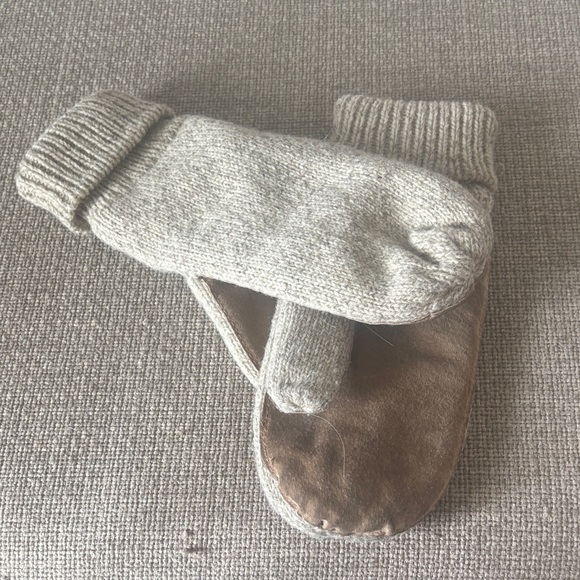 Thinsulate biege and Brown Knit Mittens - Picture 1 of 10